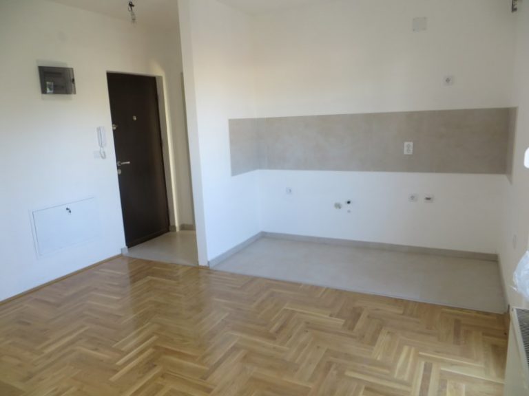 Pozarevac, STAN br.10, 4.,povuceni sprat, 64m2