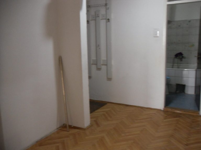 POZAREVAC STAN  55 m2 5.spr. 42.000