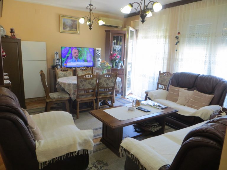 Stan Pozarevac, centar, novija gradnja, 49 m2