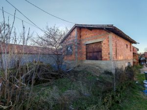 KUCA kostolacki put 102 m2+pom.obj. 57 m2, 6.48 a, u grubim radovima, 50000 EUR