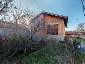 KUCA kostolacki put 102 m2+pom.obj. 57 m2, 6.48 a, u grubim radovima, 50000 EUR