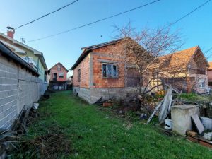 KUCA kostolacki put 102 m2+pom.obj. 57 m2, 6.48 a, u grubim radovima, 50000 EUR