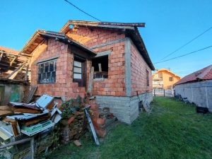 KUCA kostolacki put 102 m2+pom.obj. 57 m2, 6.48 a, u grubim radovima, 50000 EUR