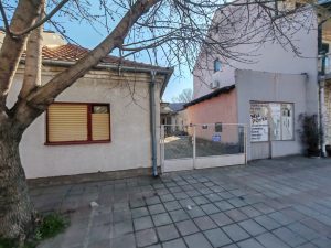 Pozarevac kuca i lokal  centar plac 3.27a