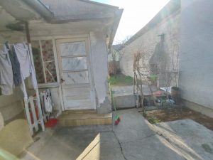 Pozarevac kuca i lokal  centar plac 3.27a