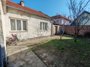 Pozarevac kuca i lokal  centar plac 3.27a