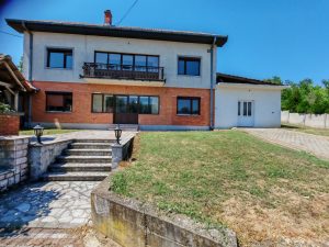 POZAREVAC KUCA PETROVACKI PUT 372 M2