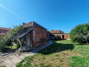 Pozarevac kuca siri centar , 131m2, pom. zgr. 43m2, plac 4,86a