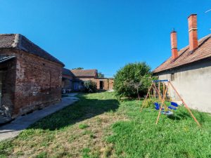 Pozarevac kuca siri centar , 131m2, pom. zgr. 43m2, plac 4,86a