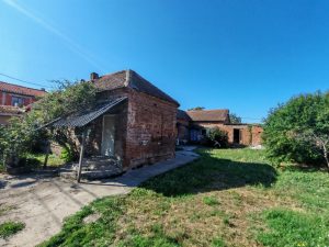 Pozarevac kuca siri centar , 131m2, pom. zgr. 43m2, plac 4,86a
