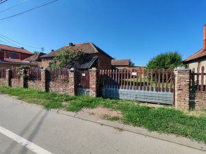 Pozarevac kuca siri centar , 131m2, pom. zgr. 43m2, plac 4,86a