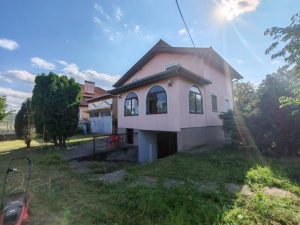 Pozarevac kuca ,Beogradski put, 112m2 i pom.zgr 19m2, plac 6,82a