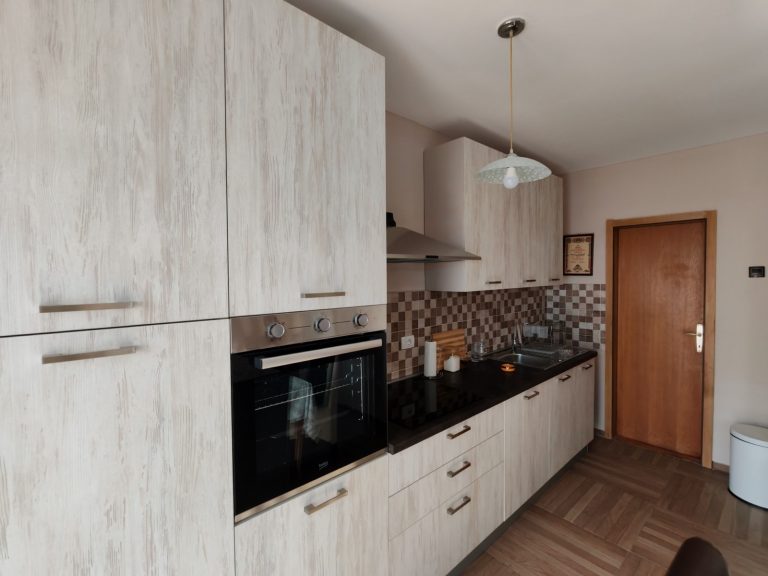 POZAREVAC IZDAVANJE CEDE VASOVICA , DJURA, 6. spr, 67m2, 350 e_mes